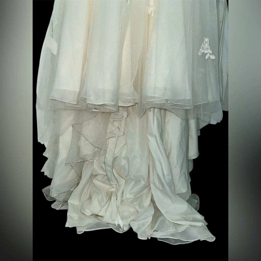 Elegant Ivory Long Sleeve Illusion Wedding Dress with Timeless Charm - Picture 7 of 11